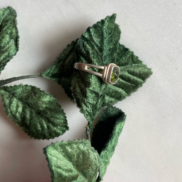 Bask | Silver Faceted Peridot Ring | 7 - Picture 8 of 14